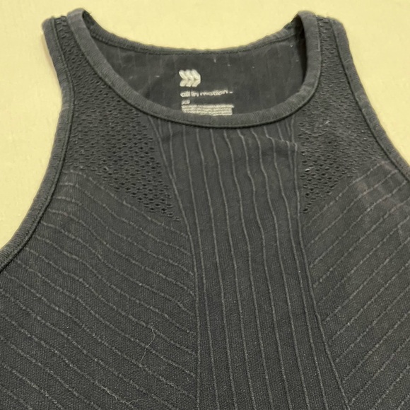 Ribbed Active Tank - Picture 4 of 7